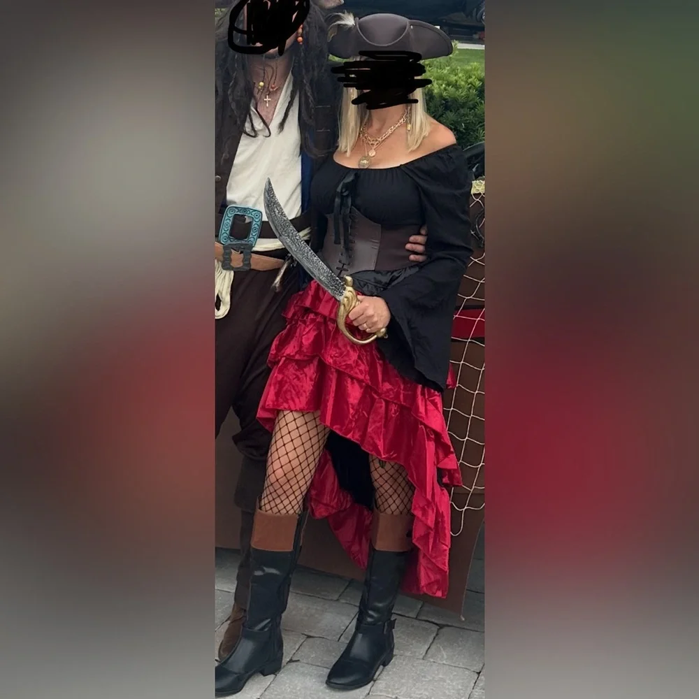 Pirate Costume with Extra Accessories - Picture 2 of 6